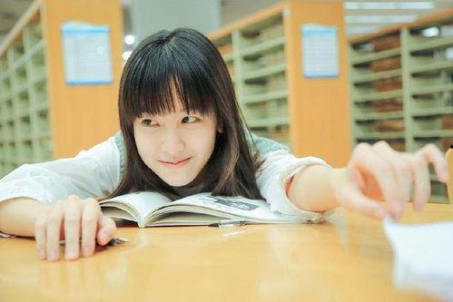 娛樂吃瓜醬現(xiàn)在的大學(xué)生,揭秘當(dāng)代大學(xué)生“吃瓜”現(xiàn)象