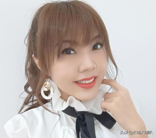 娛樂(lè)吃瓜壁紙圖片可愛(ài)女,可愛(ài)女生娛樂(lè)吃瓜壁紙，帶你領(lǐng)略青春活力